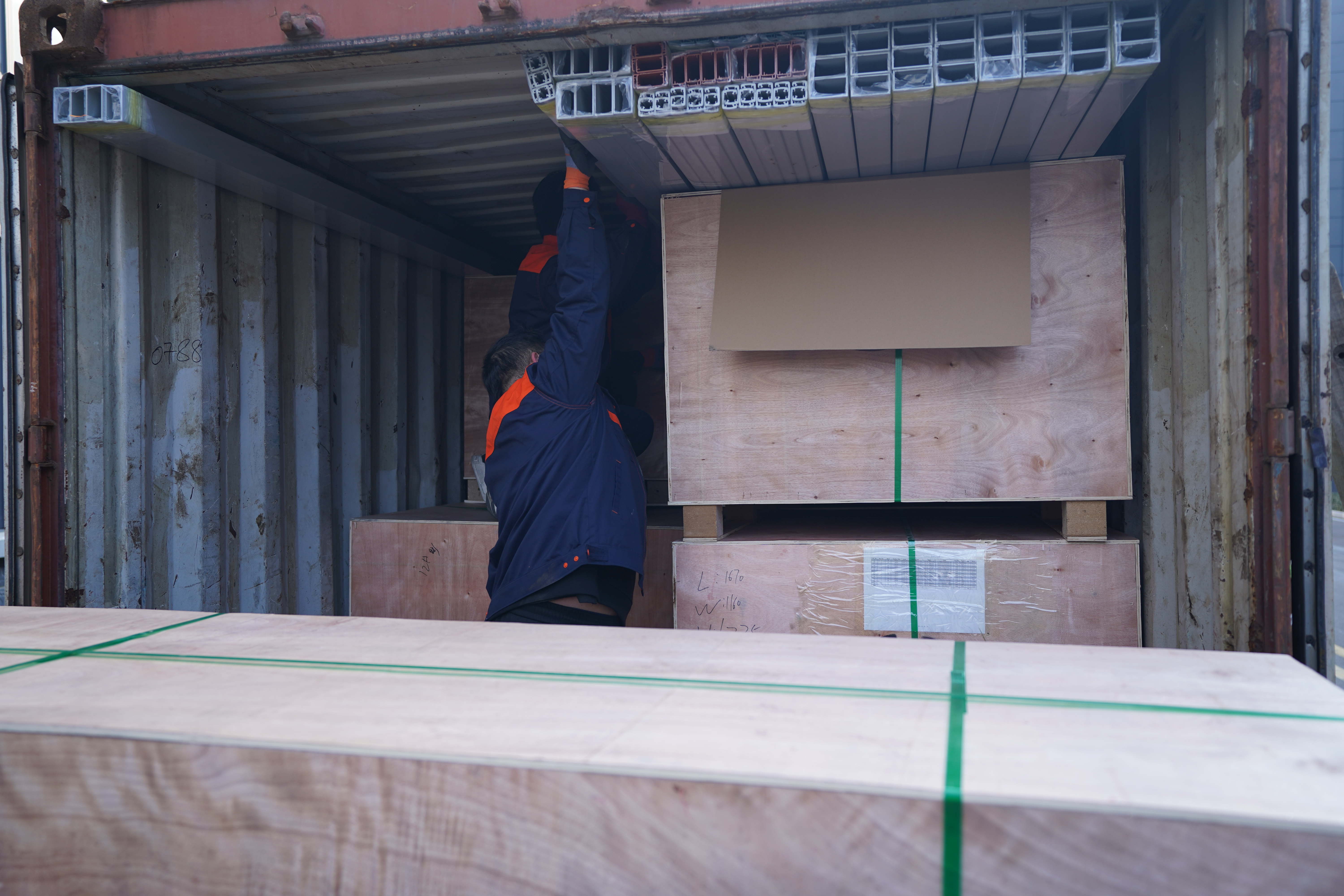 Windows and Doors Container Loading Photo (12).JPG